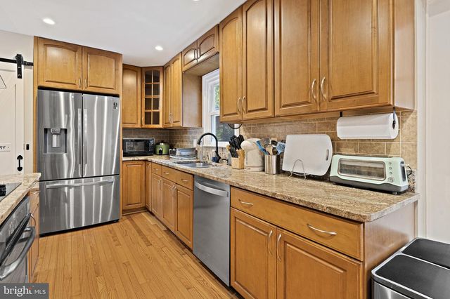 9220 BURNETTA DR, Annandale, VA 22003