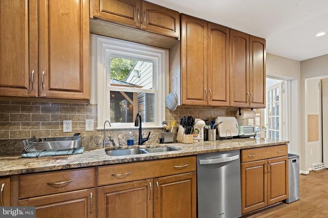 9220 BURNETTA DR, Annandale, VA 22003