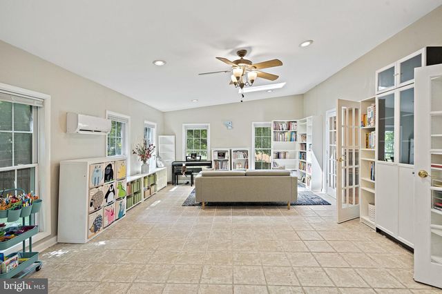 9220 BURNETTA DR, Annandale, VA 22003