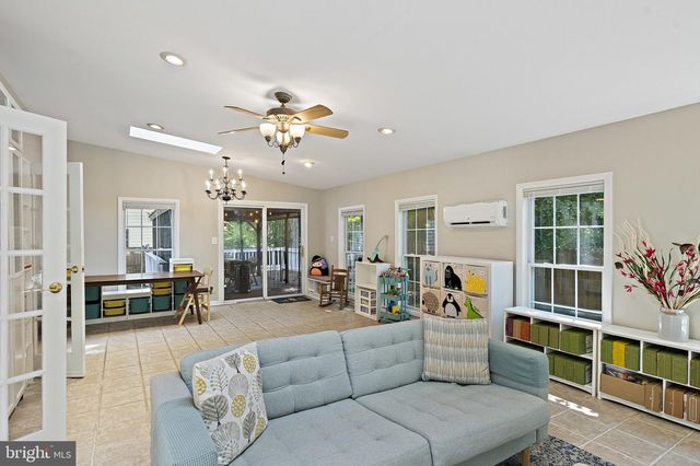 9220 BURNETTA DR, Annandale, VA 22003