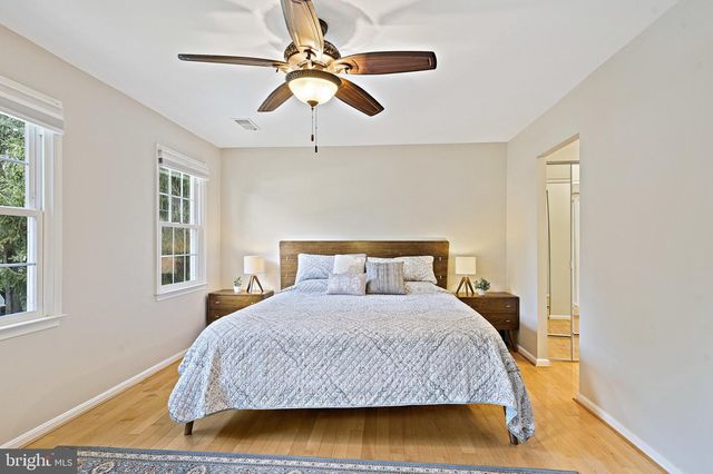 9220 BURNETTA DR, Annandale, VA 22003