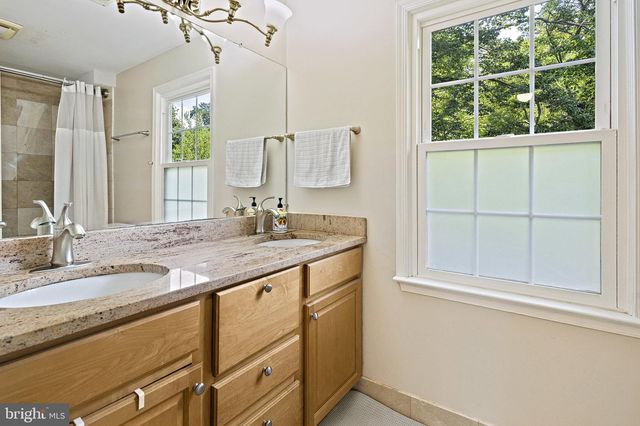 9220 BURNETTA DR, Annandale, VA 22003
