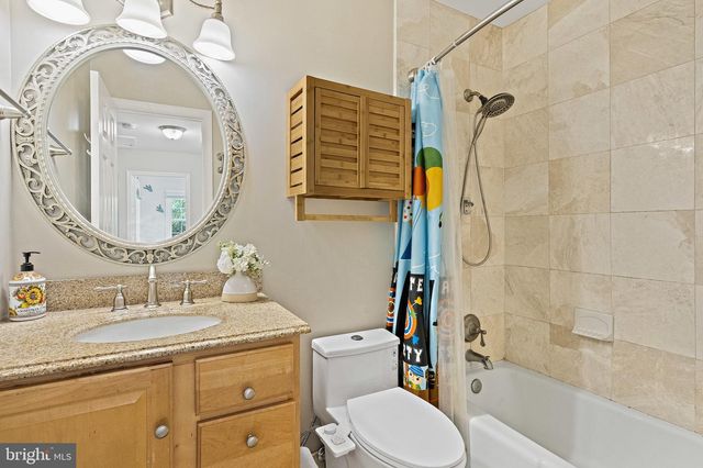 9220 BURNETTA DR, Annandale, VA 22003