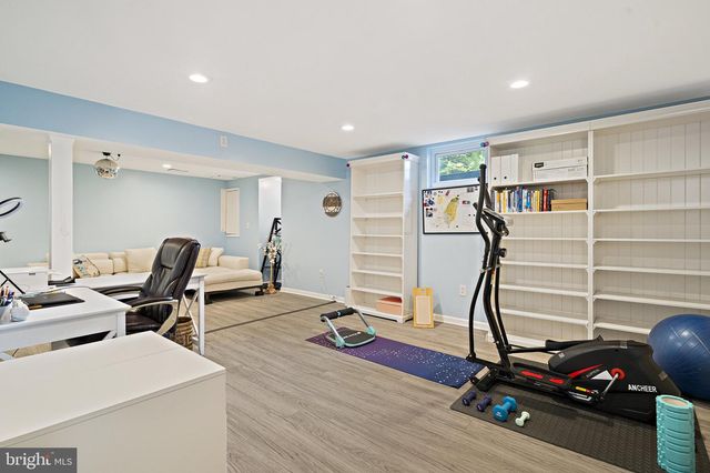 9220 BURNETTA DR, Annandale, VA 22003