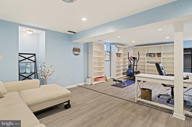 9220 BURNETTA DR, Annandale, VA 22003