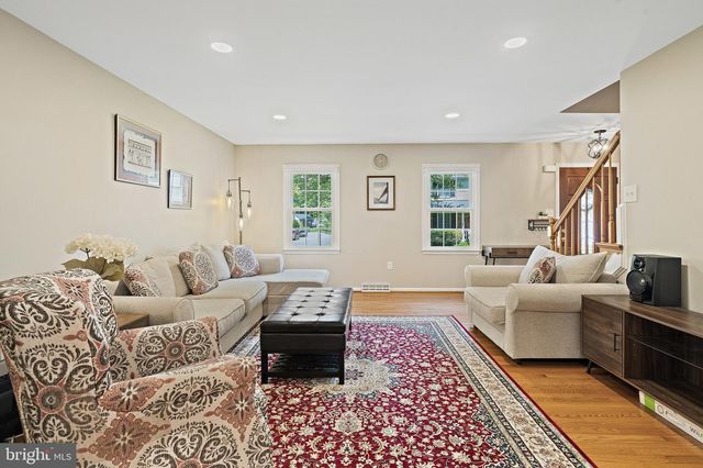 9220 BURNETTA DR, Annandale, VA 22003