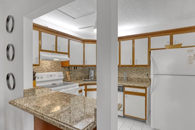 339 Pine Ridge Circle D-1, Greenacres, FL 33463