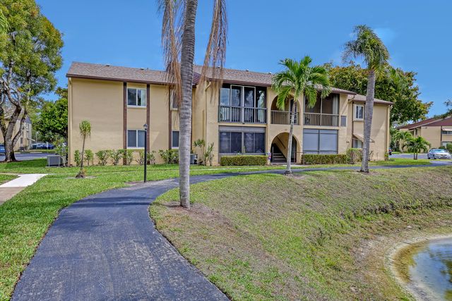 339 Pine Ridge Circle D-1, Greenacres, FL 33463