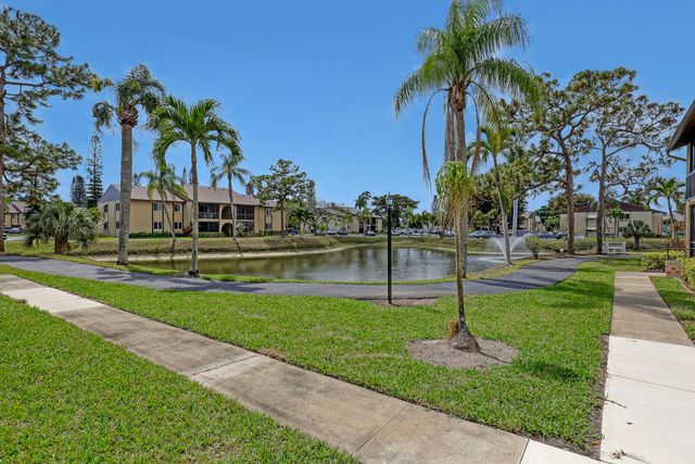 339 Pine Ridge Circle D-1, Greenacres, FL 33463