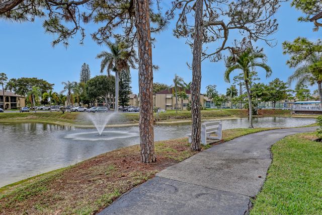 339 Pine Ridge Circle D-1, Greenacres, FL 33463