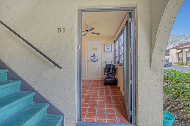 339 Pine Ridge Circle D-1, Greenacres, FL 33463