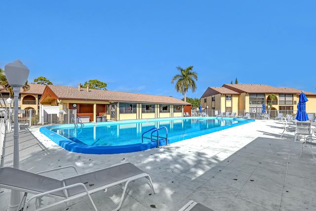 339 Pine Ridge Circle D-1, Greenacres, FL 33463