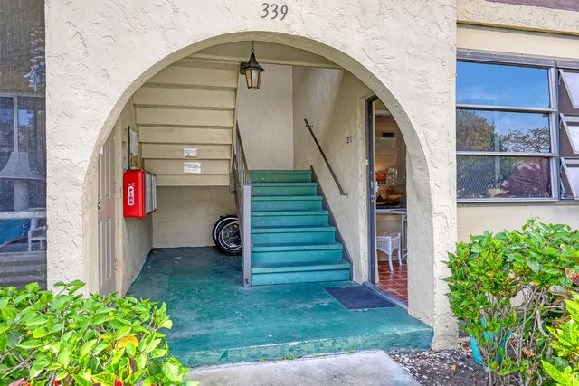 339 Pine Ridge Circle D-1, Greenacres, FL 33463