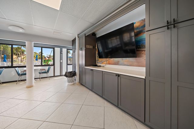 339 Pine Ridge Circle D-1, Greenacres, FL 33463