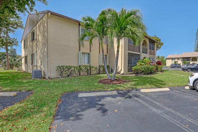 339 Pine Ridge Circle D-1, Greenacres, FL 33463