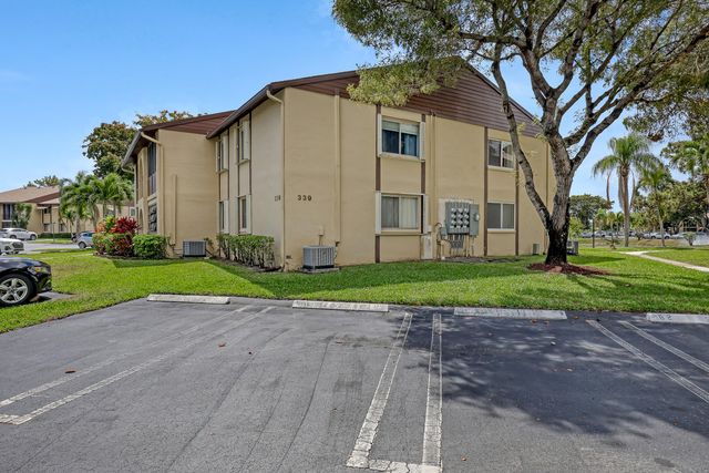 339 Pine Ridge Circle D-1, Greenacres, FL 33463