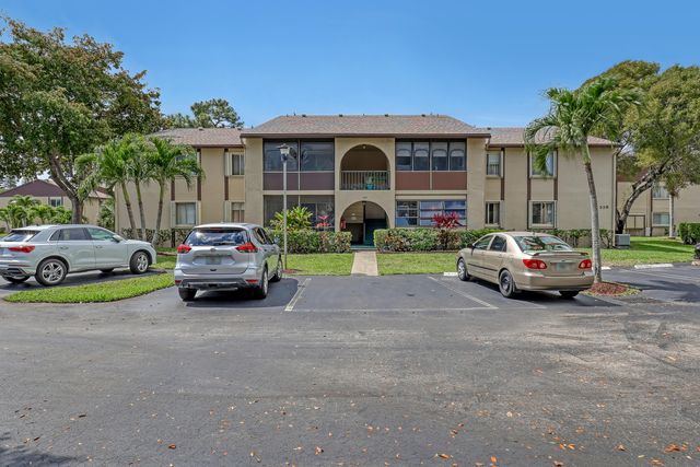 339 Pine Ridge Circle D-1, Greenacres, FL 33463