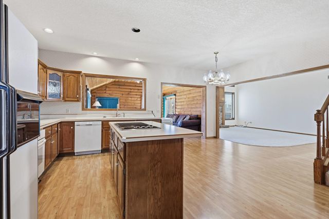 2101 Nicholas Court, Bettendorf, IA 52722