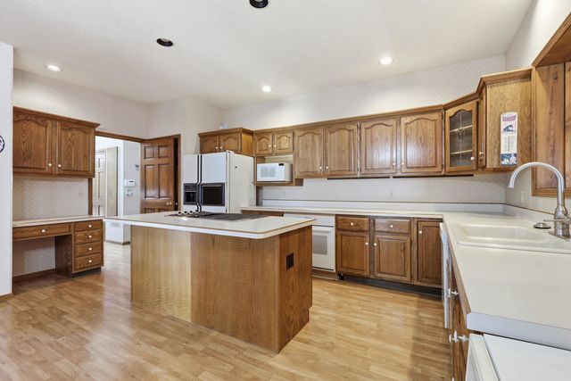 2101 Nicholas Court, Bettendorf, IA 52722