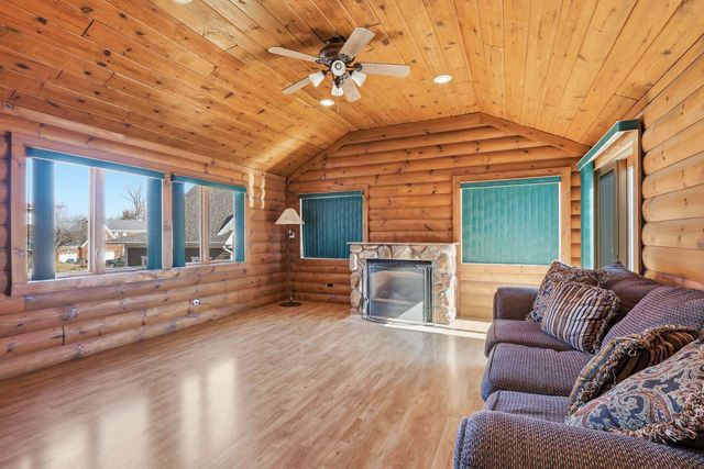 2101 Nicholas Court, Bettendorf, IA 52722