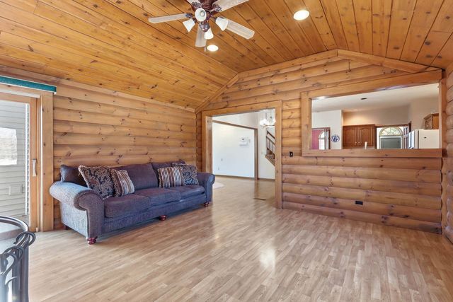 2101 Nicholas Court, Bettendorf, IA 52722