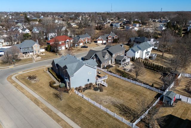 2101 Nicholas Court, Bettendorf, IA 52722