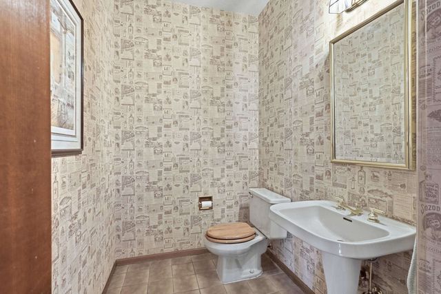 2101 Nicholas Court, Bettendorf, IA 52722