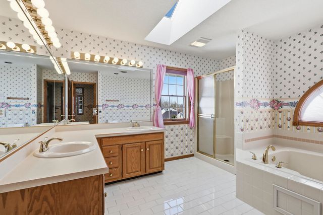 2101 Nicholas Court, Bettendorf, IA 52722