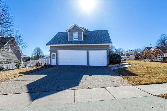 2101 Nicholas Court, Bettendorf, IA 52722