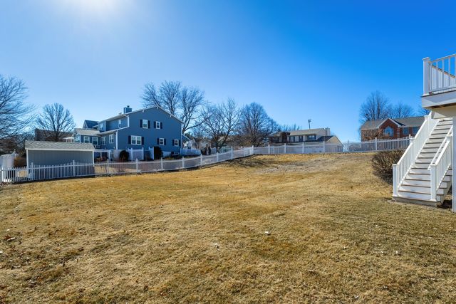 2101 Nicholas Court, Bettendorf, IA 52722