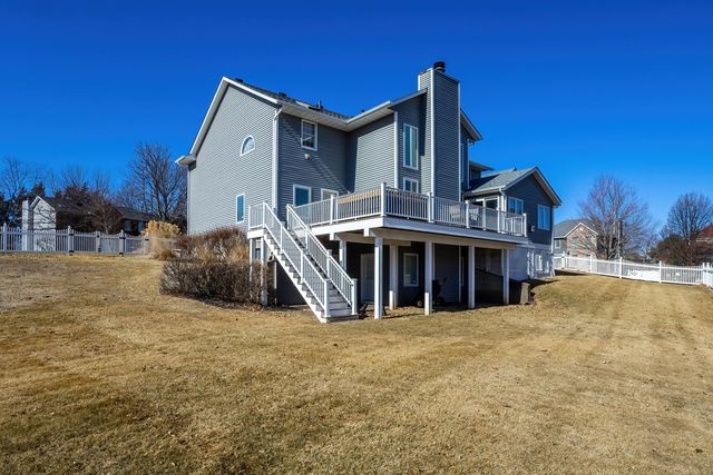 2101 Nicholas Court, Bettendorf, IA 52722