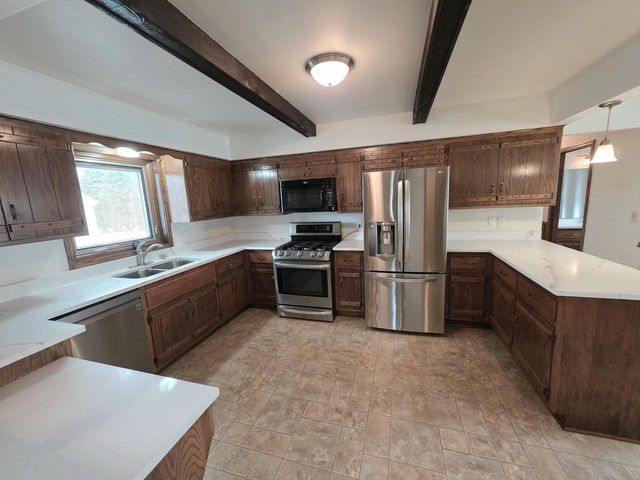 W165N10602 Wagon TRAIL, Germantown, WI 53022