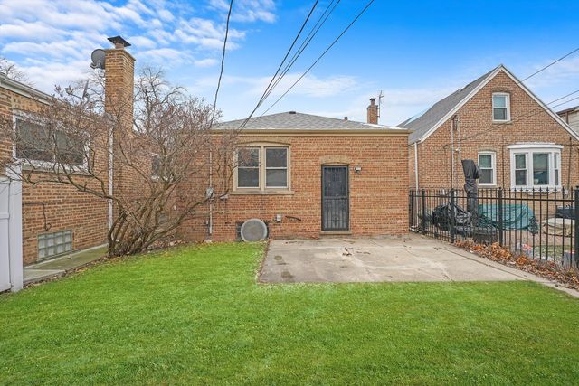 8941 S Luella Avenue, Chicago, IL 60617