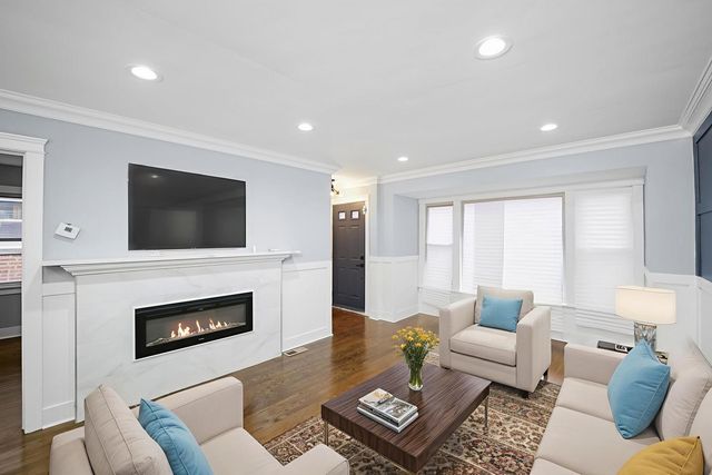 8941 S Luella Avenue, Chicago, IL 60617