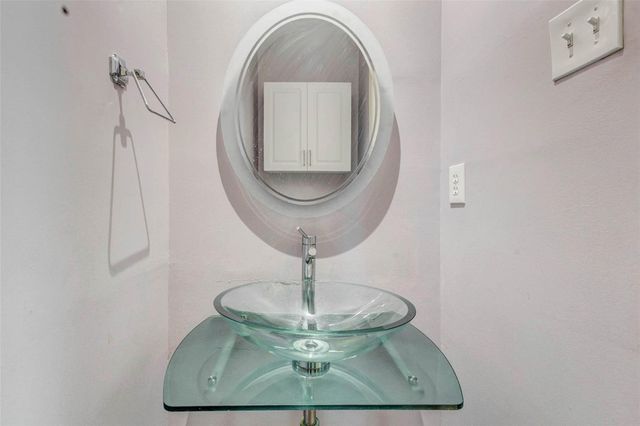 3800 Tanglewilde Street 102, Houston, TX 77063