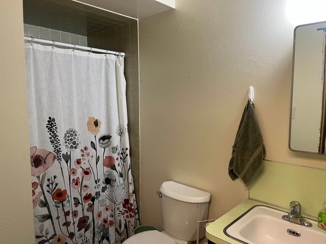 9725 N Division St, Spokane, WA 99218