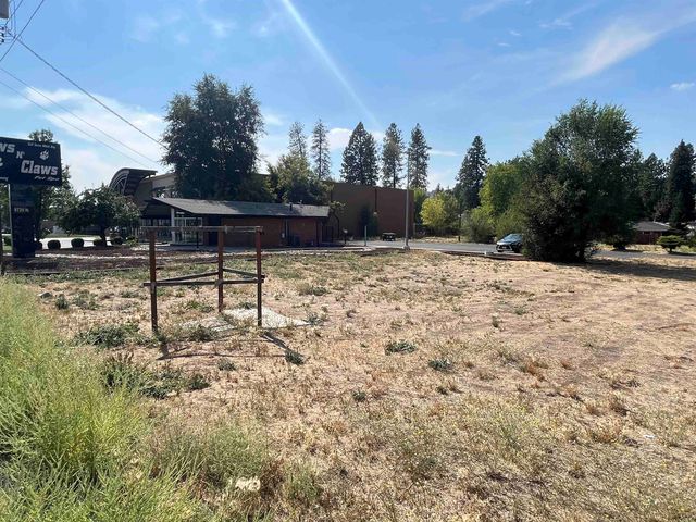 9725 N Division St, Spokane, WA 99218