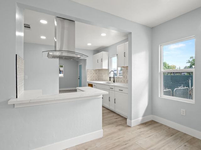 1334 N Glenn Avenue, Fresno, CA 93728