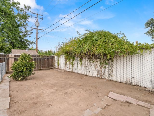 1334 N Glenn Avenue, Fresno, CA 93728