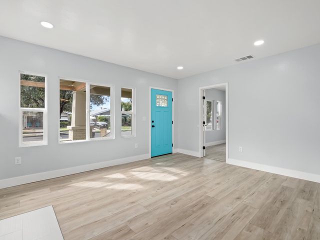 1334 N Glenn Avenue, Fresno, CA 93728