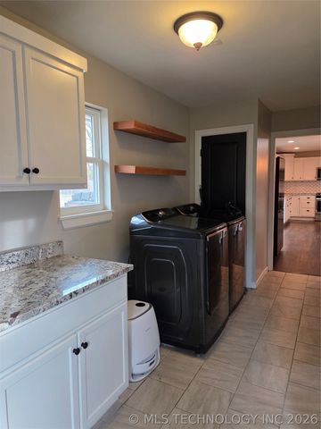 8523 E 121st Street S, Bixby, OK 74008