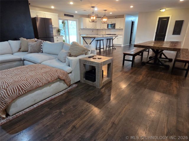 8523 E 121st Street S, Bixby, OK 74008