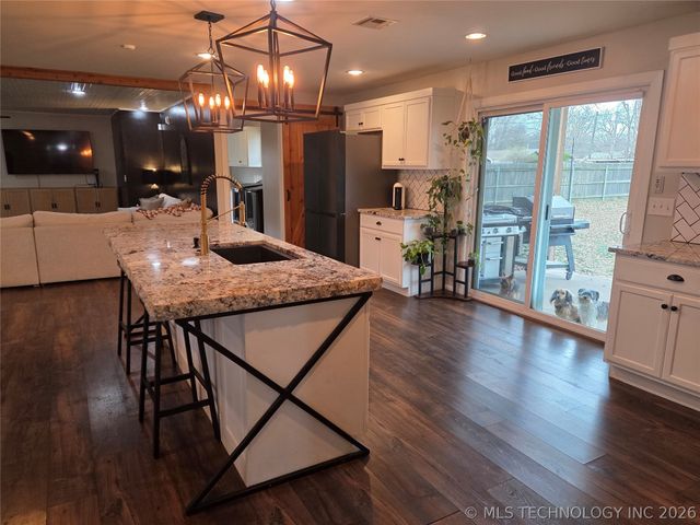 8523 E 121st Street S, Bixby, OK 74008