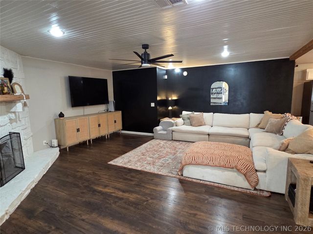 8523 E 121st Street S, Bixby, OK 74008