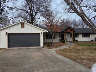 8523 E 121st Street S, Bixby, OK 74008
