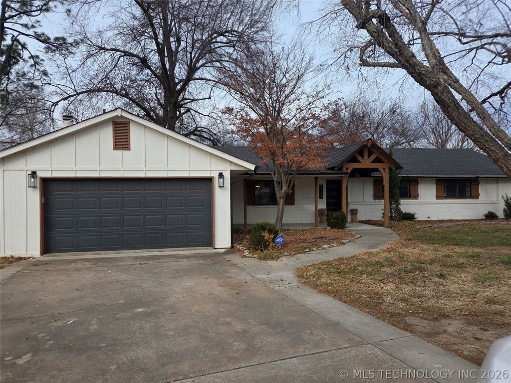 8523 E 121st Street S, Bixby, OK 74008