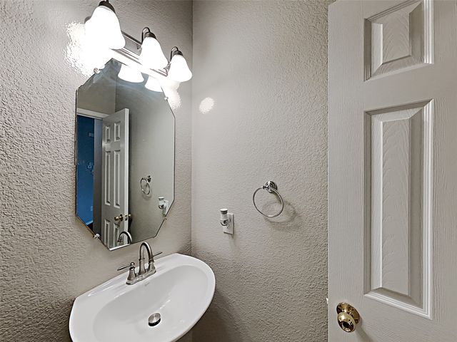 724 Princeton Drive, Desoto, TX 75115