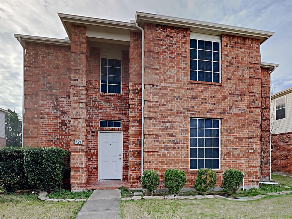 724 Princeton Drive, Desoto, TX 75115