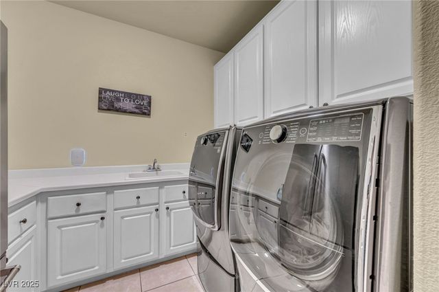 8929 Glenistar Gate Avenue, Las Vegas, NV 89143