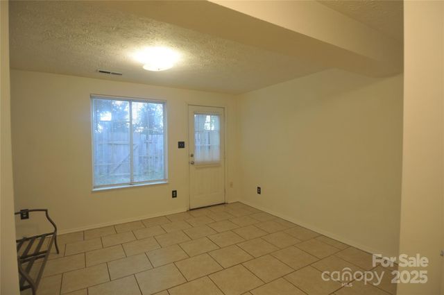 9432-D Lexington Circle, Charlotte, NC 28213